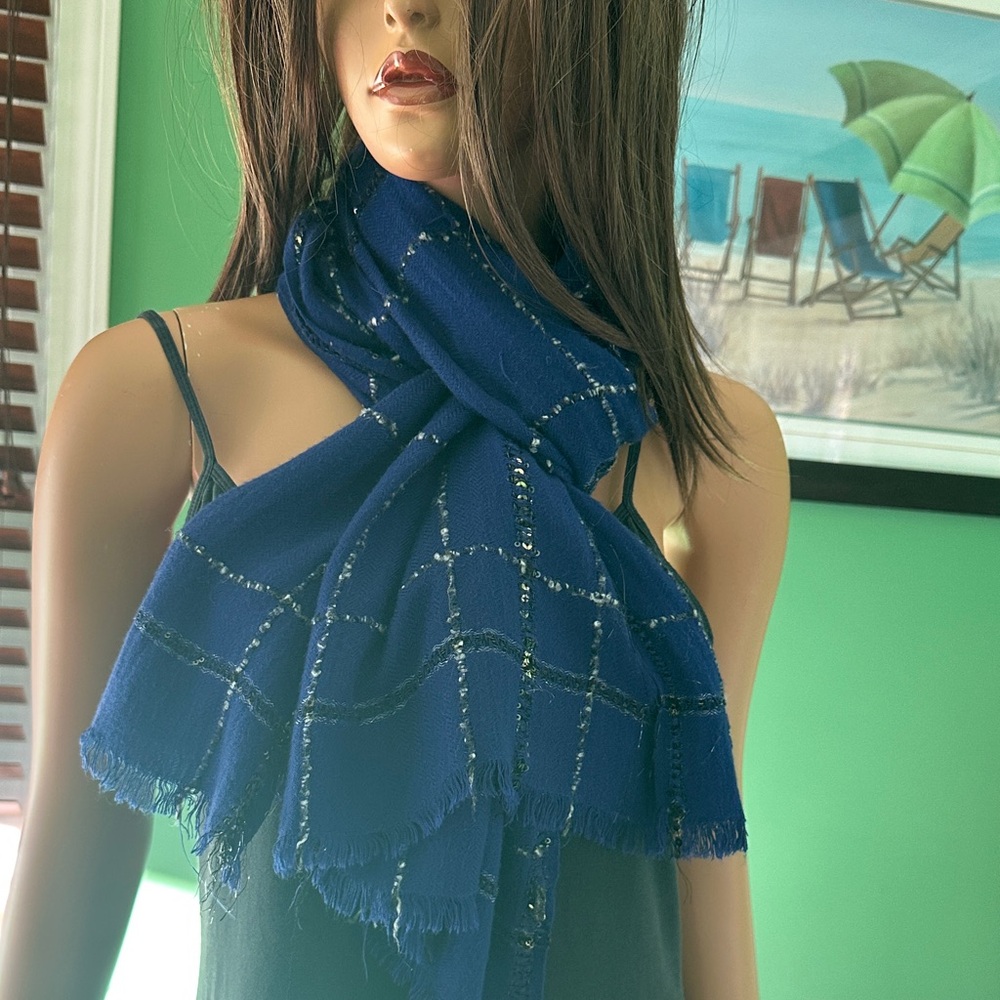 🧣🧣Chic Royal Blue Checkered Scarf with Embellishments 🧣 🧣